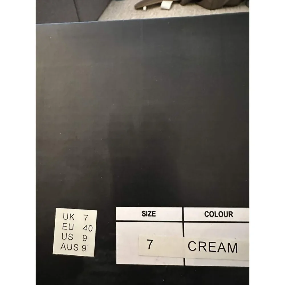 NWT PrettyLittleThing Cream Faux Fur Platform Boots Size 9 Cozy Winter Chunky - Picture 6 of 7